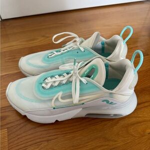 Nike Air Max 2090 Women's Size 11 Aurora Green Blue Teal Sail White CK2612-101